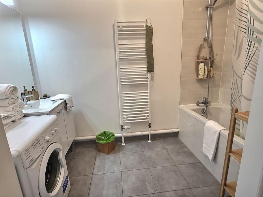Superbe Appartement Avec 2 Balcons - Vue Sur La Cathedrale Environ 15 Min En Tram Στρασβούργο Εξωτερικό φωτογραφία